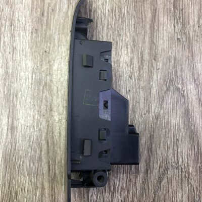 Кнопка стеклоподъемника Opel Astra J 2012 хетчбэк 3-х дв. Перед. - изображение 2