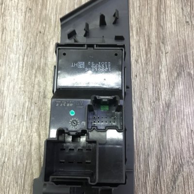 Кнопка стеклоподъемника Opel Astra J 2012 хетчбэк 3-х дв. Перед. - изображение 3