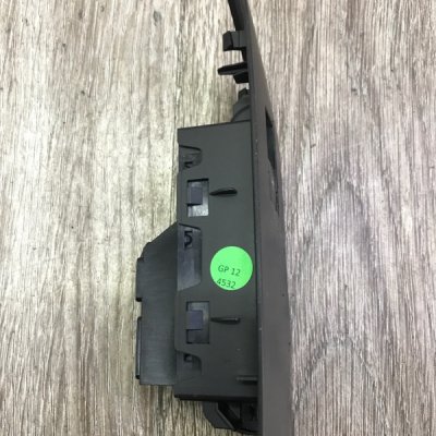 Кнопка стеклоподъемника Opel Astra J 2012 хетчбэк 3-х дв. Перед. - изображение 4