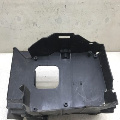 Полка аккумулятора Ford Focus 2 2007 SHDA - изображение 3