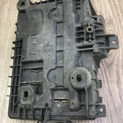 Полка аккумулятора Opel Corsa D - изображение 4
