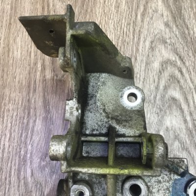 Кронштейн генератора Saab 9-5 2008 Z19DTH - изображение 5