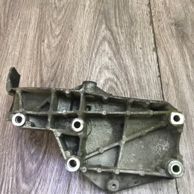 Кронштейн генератора Saab 9-5 2008 Z19DTH - изображение 8