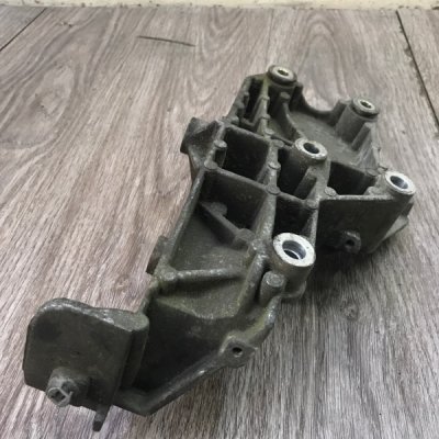 Кронштейн генератора Saab 9-5 2008 Z19DTH - изображение 9