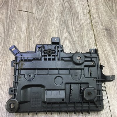 Полка аккумулятора Opel Corsa D - изображение 6