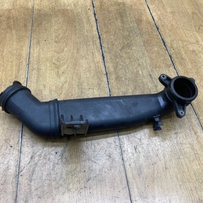 Патрубок воздушного фильтра Opel Astra J 2010 A20DTH - изображение 5
