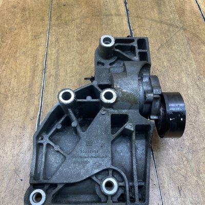 Кронштейн кондиционера Opel Astra J 2010 A20DTH - изображение 3