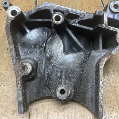Кронштейн двигателя Opel Astra J 2010 A20DTH - изображение 2