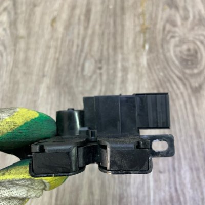 Замок крышки багажника Peugeot 407 2007 универсал Задн. - изображение 3