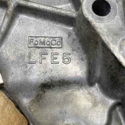 Передняя крышка двигателя Mazda 3 2008 LF - изображение 4