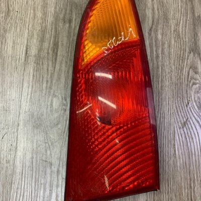 Фонарь Ford Focus 1 2002 хетчбэк 3-х дв. Задн. Прав. - изображение 1