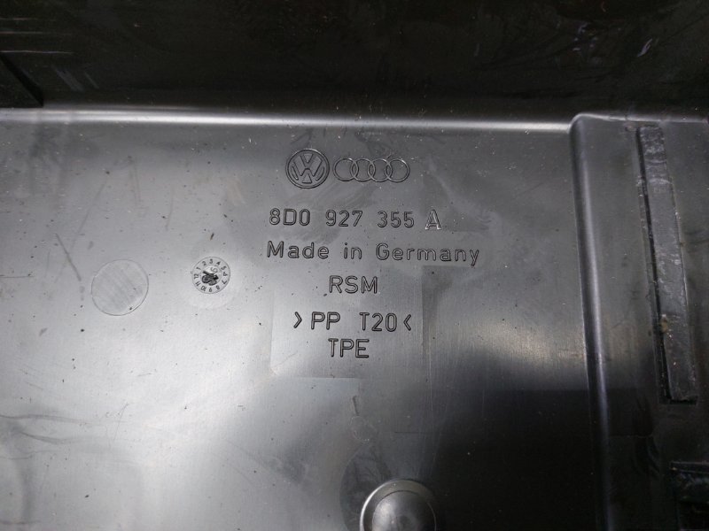 Крышка блока предохранителей Audi А4 В5 1997 седан