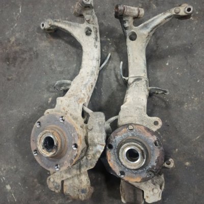 Поворотный кулак Audi А4 В5 1997 седан - изображение 1