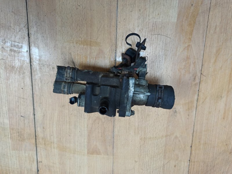 Корпус термостата Isuzu Rodeo 2002 внедорожник 5-ти дв. X22SE