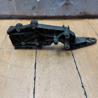 Кронштейн генератора Volvo V70 1999 B5254S - изображение 3
