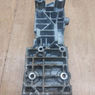 Кронштейн генератора Volvo S40 1998 B4204S - изображение 4