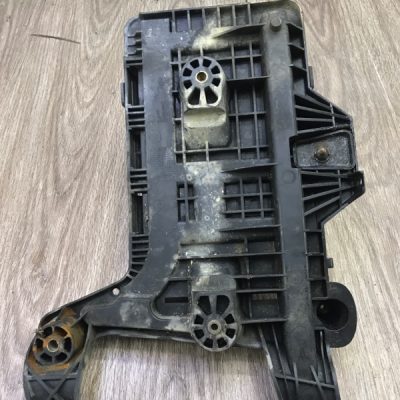 Полка аккумулятора Audi A3 - изображение 6