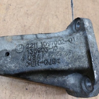 Кронштейн двигателя BMW X5 E53 2002 внедорожник M57D30(306D1) - изображение 2