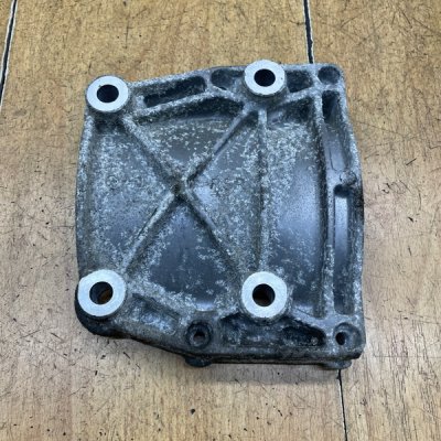 Кронштейн кондиционера Honda Civic 2006 N22A2 - изображение 2