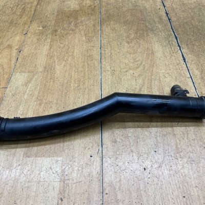 Патрубок системы охлаждения двигателя Volkswagen Golf 5 2005 BLF - изображение 3