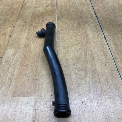 Патрубок системы охлаждения двигателя Volkswagen Golf 5 2005 BLF - изображение 4