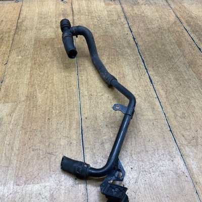 Патрубок системы охлаждения двигателя Volkswagen Golf 5 2005 BLF - изображение 2