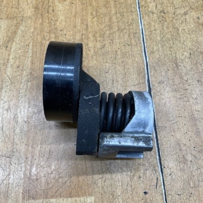 Натяжной ролик приводного ремня Volkswagen Golf 5 2005 BLF - изображение 4