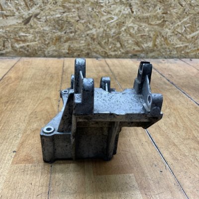 Кронштейн генератора Peugeot 807 2005 минивэн 4HW(DW12TED4) - изображение 4