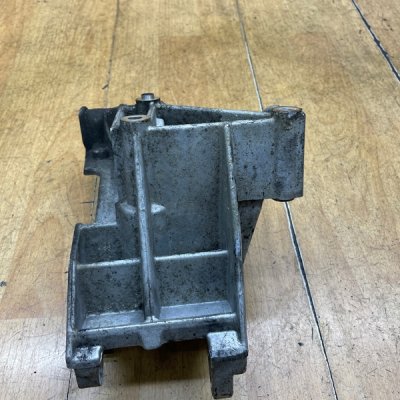 Кронштейн генератора Peugeot 807 2005 минивэн 4HW(DW12TED4) - изображение 7