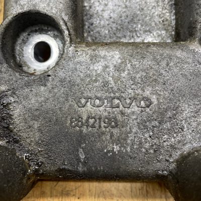 Кронштейн генератора Volvo V70 2004 D5244T - изображение 2