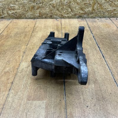 Кронштейн генератора Volvo V70 2004 D5244T - изображение 4