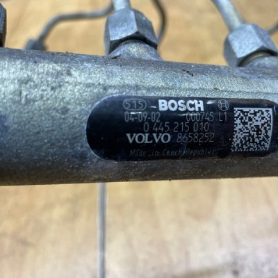 Топливная рампа Volvo V70 2004 D5244T - изображение 2