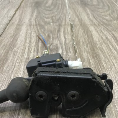 Замок крышки багажника Land Rover Range Rover 2003 внедорожник Задн. Прав. - изображение 2