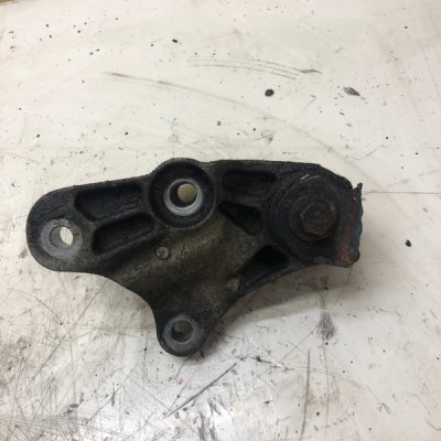 Кронштейн МКПП Ford Focus 2 2007 QQDB - изображение 2