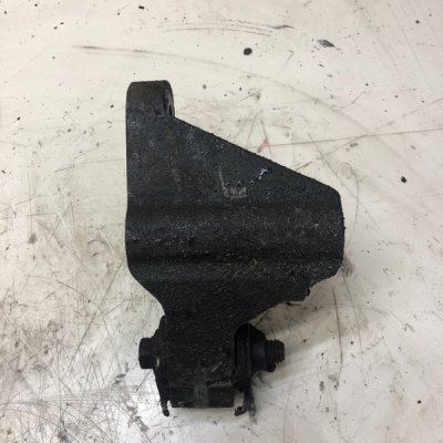 Кронштейн МКПП Ford Focus 2 2007 QQDB - изображение 3