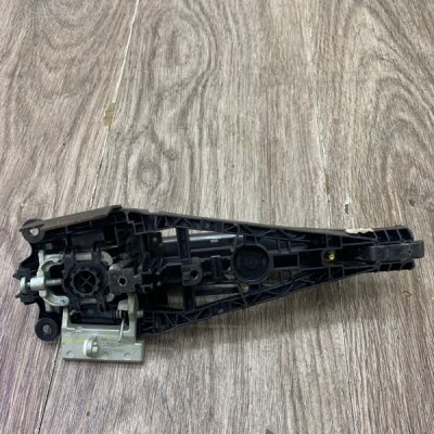 Ручка двери внешняя Opel Astra J 2010 хетчбэк 5-ти дв. Задн. Прав. - изображение 2
