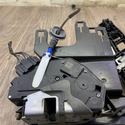 Ручка двери внешняя Ford Fiesta 6 2011 хетчбэк 3-х дв. Перед. Прав. - изображение 9
