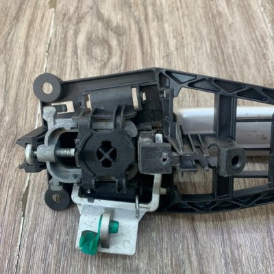 Ручка двери внешняя Opel Corsa D 2008 хетчбэк 5-ти дв. Задн. Прав. - изображение 2