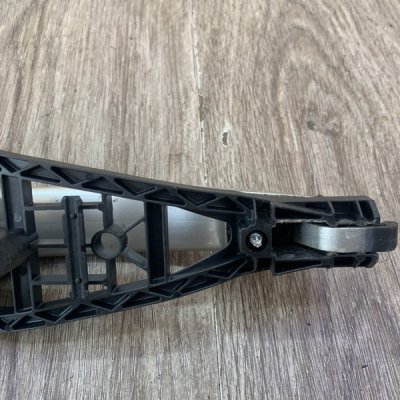 Ручка двери внешняя Opel Corsa D 2008 хетчбэк 5-ти дв. Задн. Прав. - изображение 3