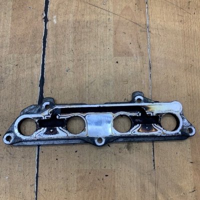 Прокладка впускного коллектора Honda Jazz 2004 L13A1 - изображение 2