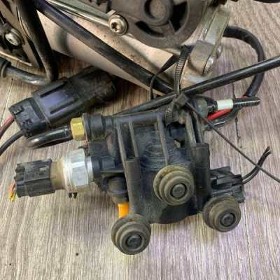 Компрессор подвески Land Rover Range Rover 2003 внедорожник - изображение 9