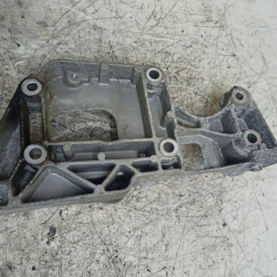 Кронштейн генератора Audi A3 2005 BSE - изображение 6