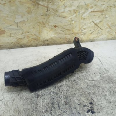Патрубок интеркулера Mercedes-Benz C-Class 2006 W203 M271.921 - изображение 3
