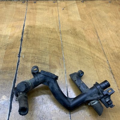 Патрубок системы охлаждения двигателя Peugeot 407 2006 9H02(DV6TED4) - изображение 4