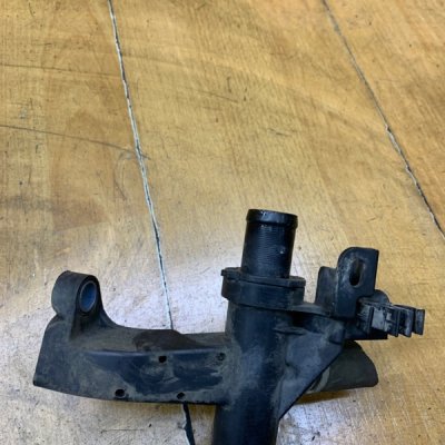 Патрубок системы охлаждения двигателя Peugeot 407 2006 9H02(DV6TED4) - изображение 5