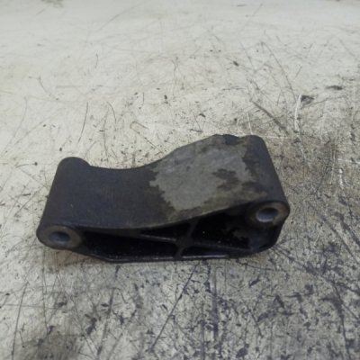 Кронштейн кондиционера Mercedes-Benz C-Class 2003 W203 OM 646.963 2.2L CDTi - изображение 4