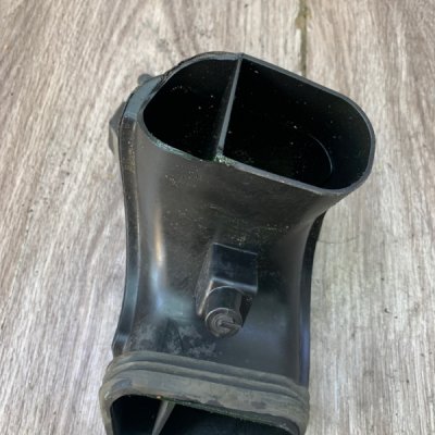 Патрубок воздухозаборника Opel Astra J 2010 - изображение 4