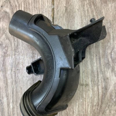 Патрубок воздухозаборника Opel Astra J 2010 - изображение 6