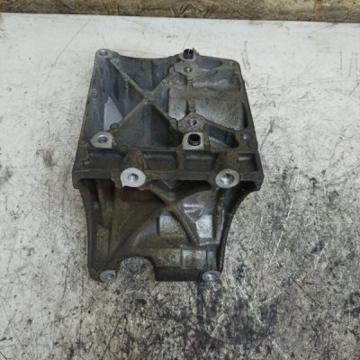 Кронштейн кондиционера Ford Focus 2 2005 HWDA - изображение 2