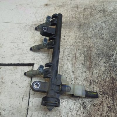 Топливная рампа Peugeot 107 2008 1KR-FE - изображение 4